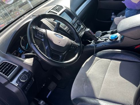 Used 2017 Ford Explorer XLT w/ Equipment Group 202A image 8