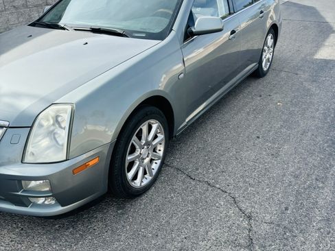 Used 2006 Cadillac STS V8 w/ Preferred Equipment Group image 8