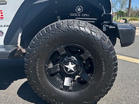 Used 2017 Jeep Wrangler Sport image 11