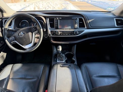 Used 2016 Toyota Highlander XLE image 8