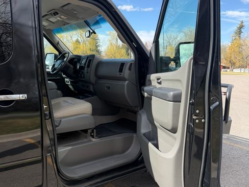 Used 2021 Nissan NV 3500 SL RWD image 19