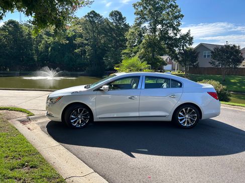 Used 2016 Buick LaCrosse Premium w/ Driver Confidence Package #1 FWD image 2