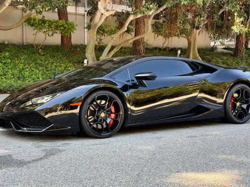 Used 2015 Lamborghini Huracan LP 610-4 AWD/4WD image 2