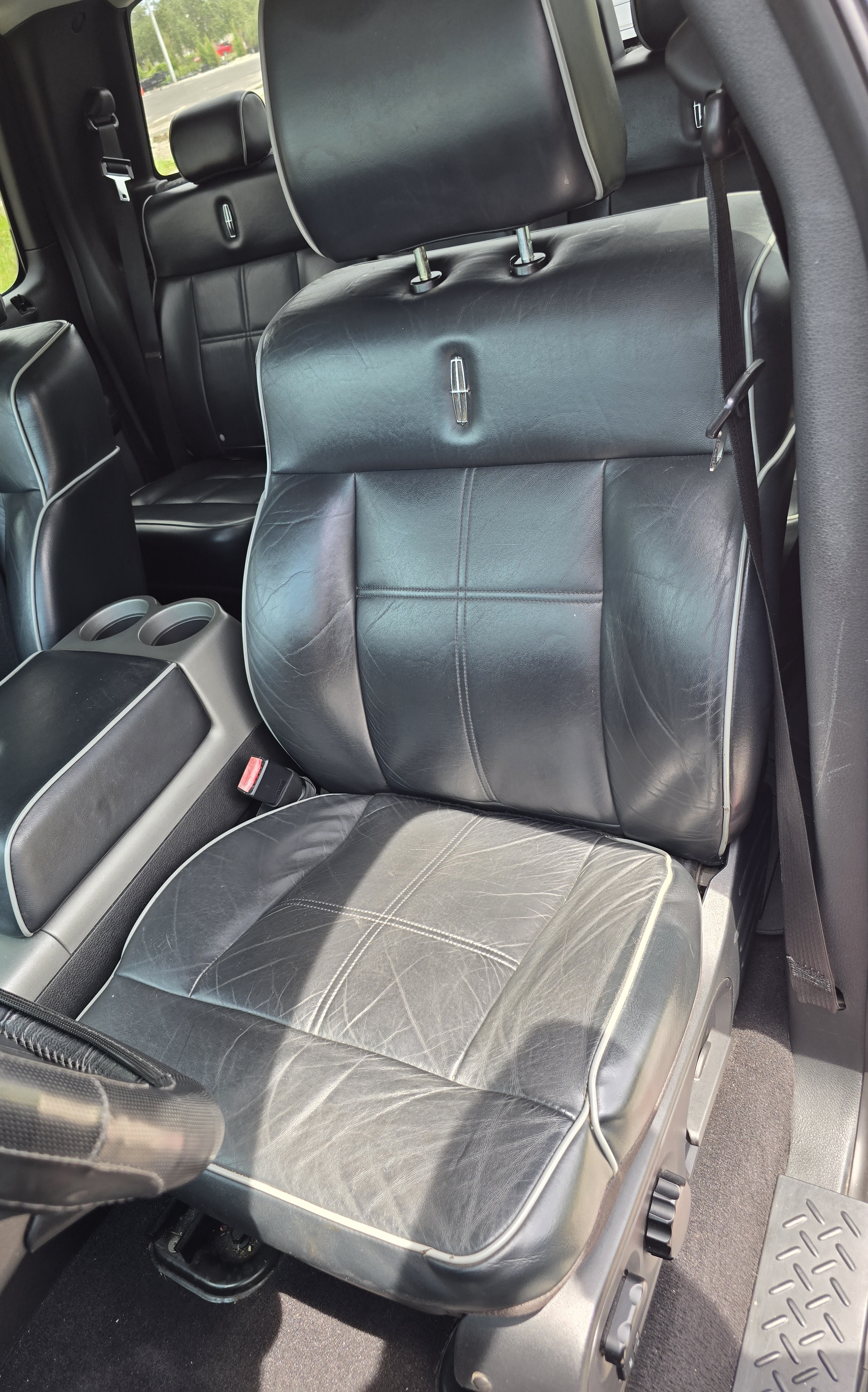 Used 2008 Lincoln Mark LT 4x4 image 8