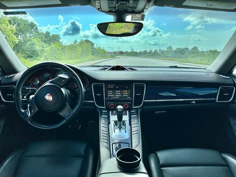 Used 2014 Porsche Panamera S image 9