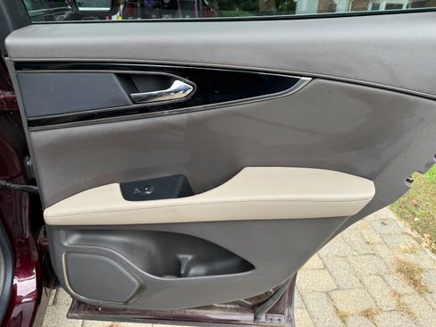 Used 2022 Lincoln Nautilus Reserve image 13