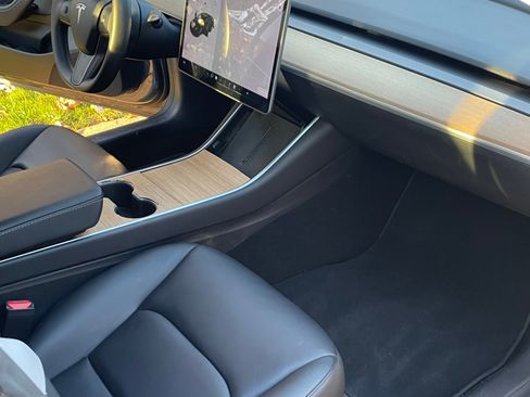 Used 2020 Tesla Model 3 Standard Range Plus image 11