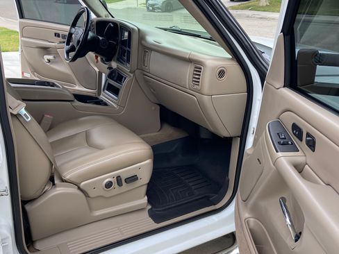 Used 2005 Chevrolet Silverado 2500 LT w/ Heavy-Duty Power Package image 15