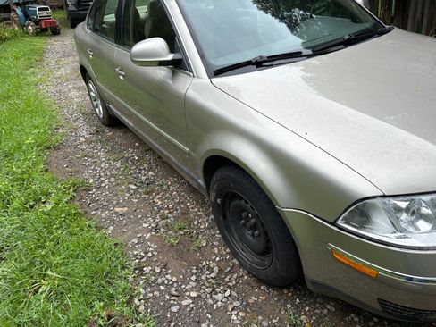Used 2004 Volkswagen Passat GLS FWD image 4