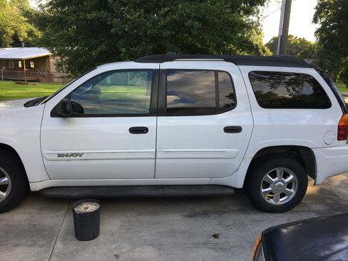 Used 2004 GMC Envoy XL SLE w/ 1SB Preferred Equipment Group image 2