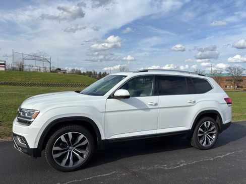 Used 2019 Volkswagen Atlas SEL Premium image 2