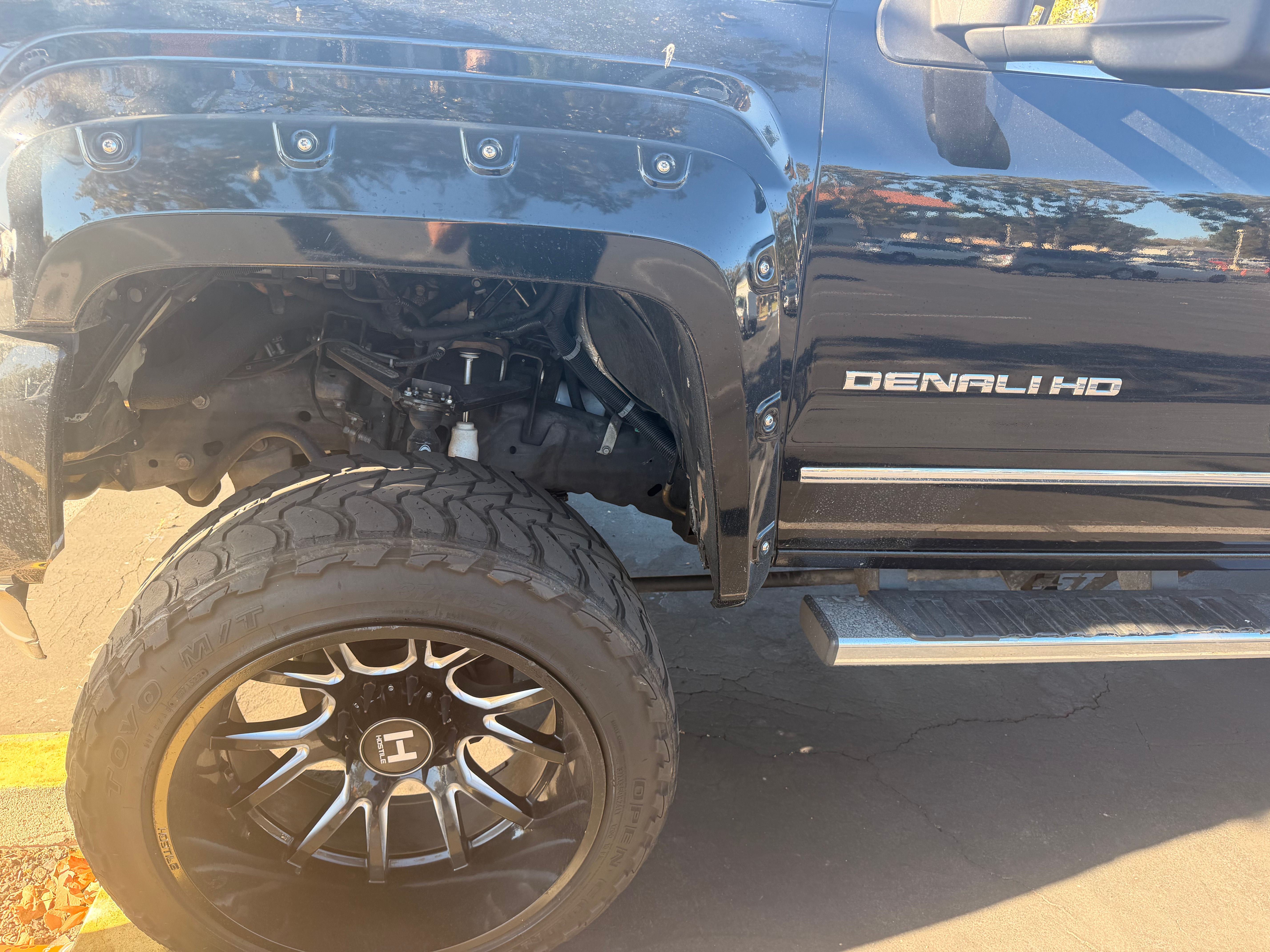 Used 2015 GMC Sierra 2500 Denali w/ Duramax Plus Package AWD/4WD image 24