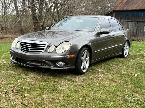 Used 2009 Mercedes-Benz E 350 E 350 Sedan 4D image 5
