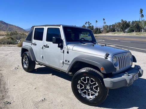 Used 2009 Jeep Wrangler Unlimited X image 1