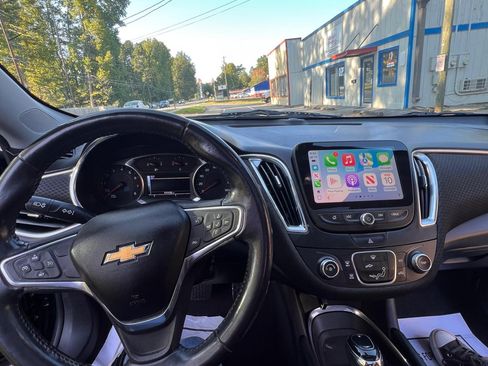 Used 2018 Chevrolet Malibu LT image 1