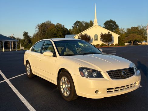 Used 2005 Nissan Altima 2.5 S w/ (S02) Side Airbags Pkg FWD image 9