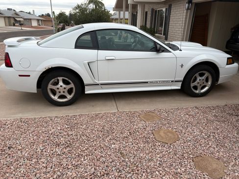 Used 2001 Ford Mustang Coupe image 4