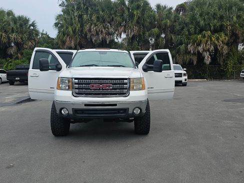 Used 2007 GMC Sierra 2500 SLT w/ Z71 Off-Road Package image 1
