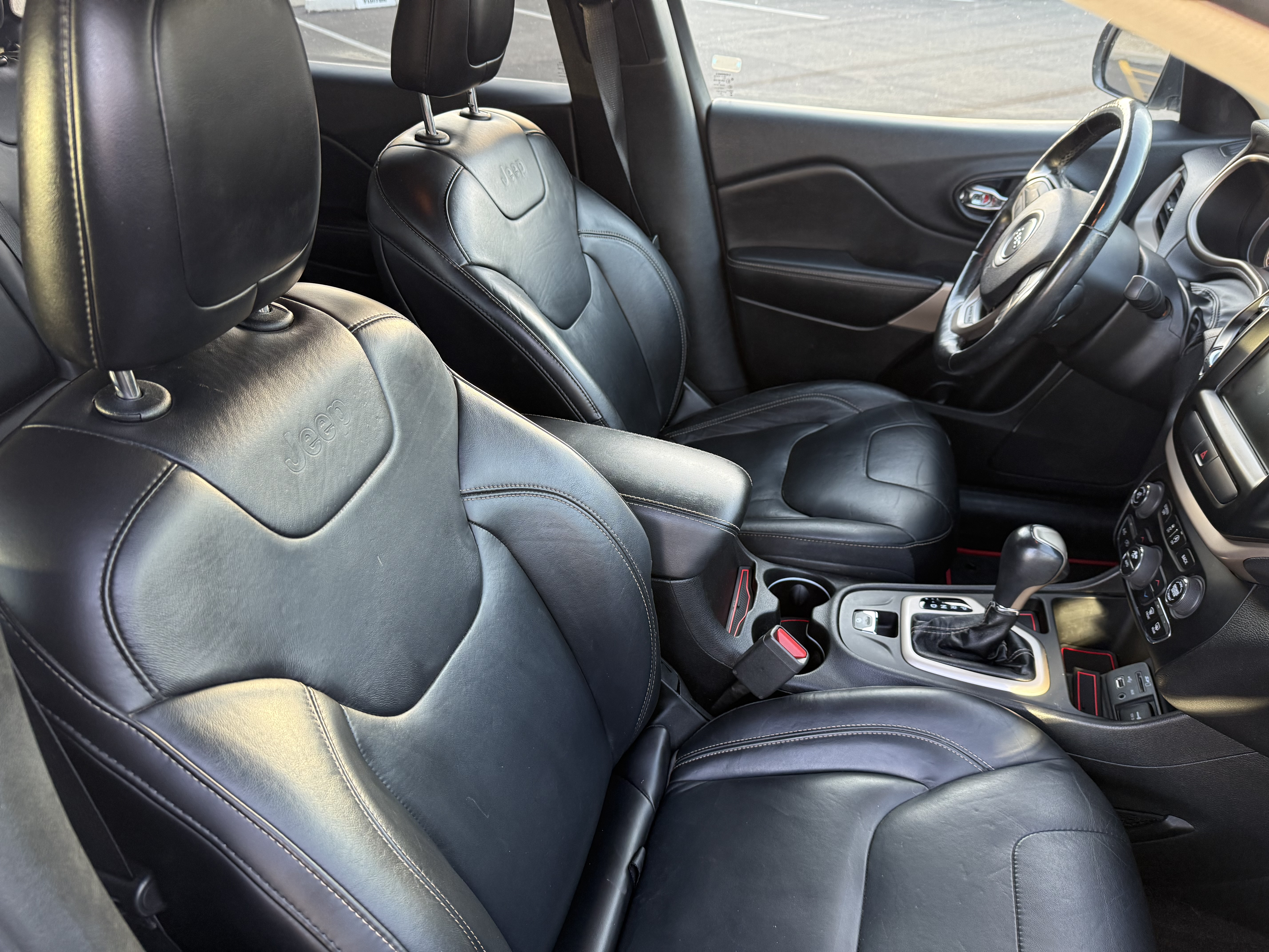 Used 2017 Jeep Cherokee High Altitude FWD image 9