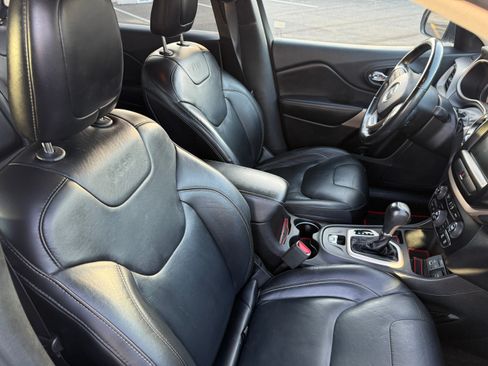 Used 2017 Jeep Cherokee High Altitude FWD image 9
