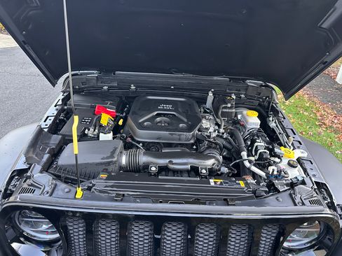 Used 2023 Jeep Wrangler Sport image 17