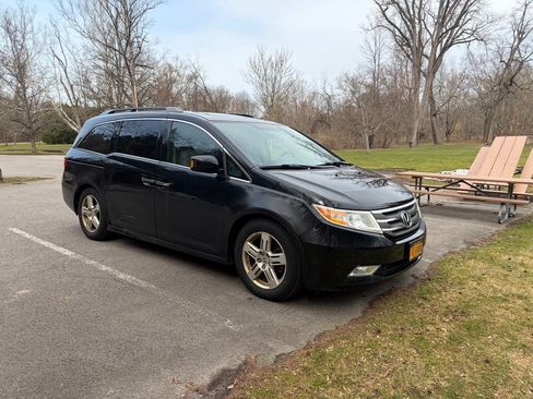 Used 2013 Honda Odyssey Touring image 1