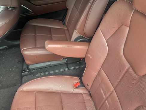 Used 2024 Kia Telluride EX w/ EX Captain's Chair Package FWD image 16