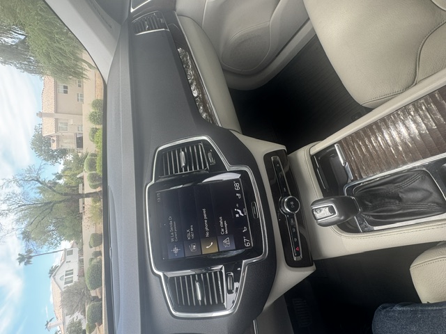 Used 2016 Volvo XC90 T6 Momentum w/ Momentum Plus Package AWD/4WD image 9