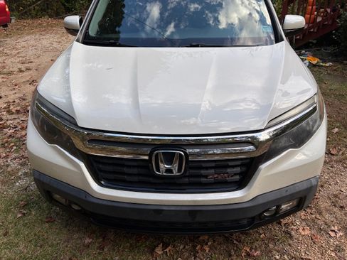 Used 2019 Honda Ridgeline Sport image 2