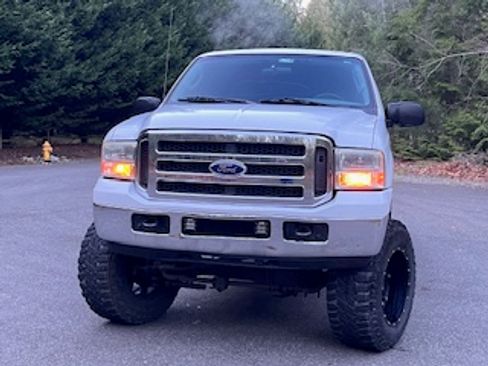 Used 2005 Ford Excursion XLT image 16