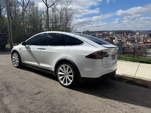 Used 2016 Tesla Model X Performance image 2