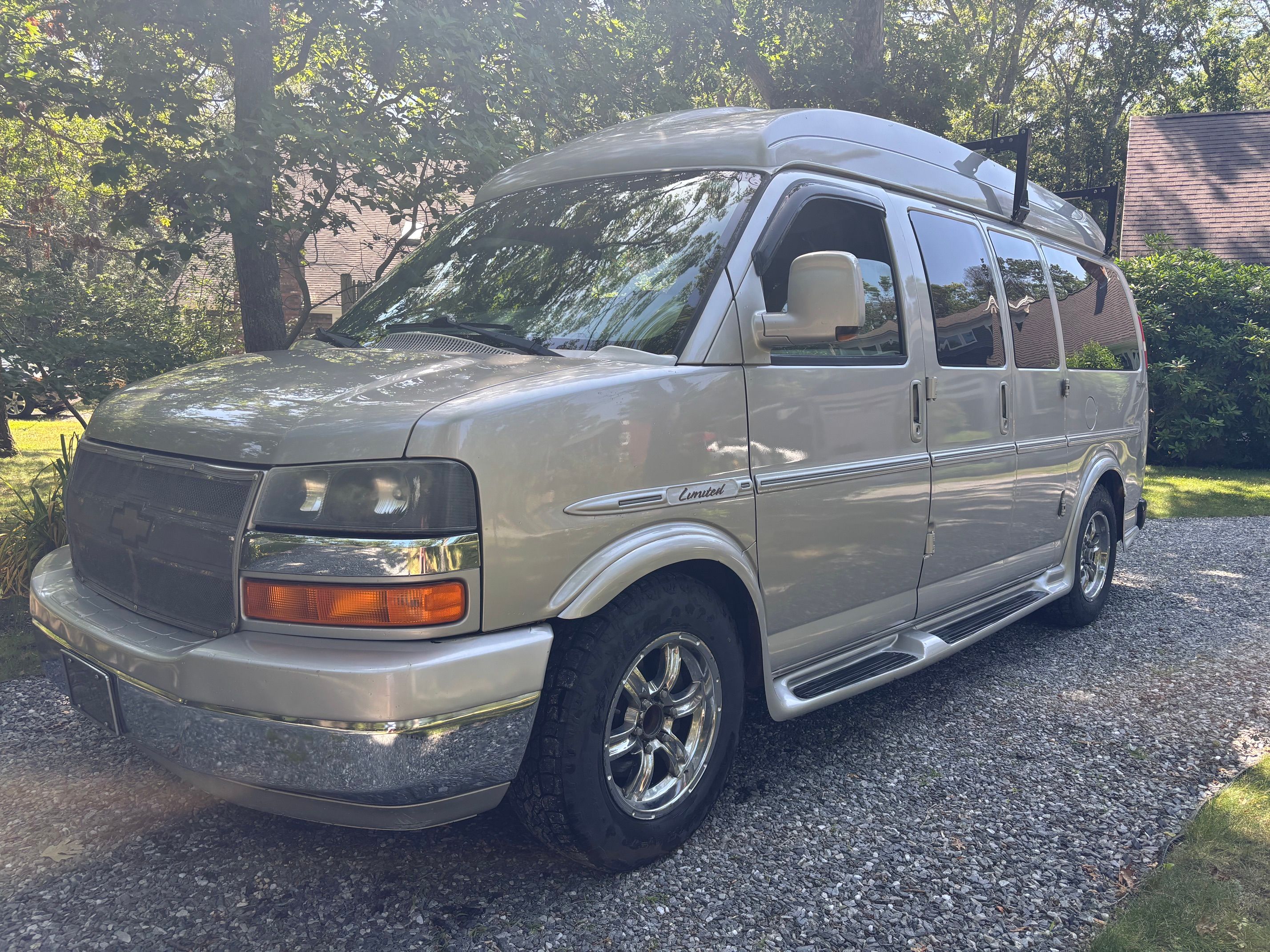 Used 2010 Chevrolet Express 1500 w/ Preferred Equipment Group RWD image 11