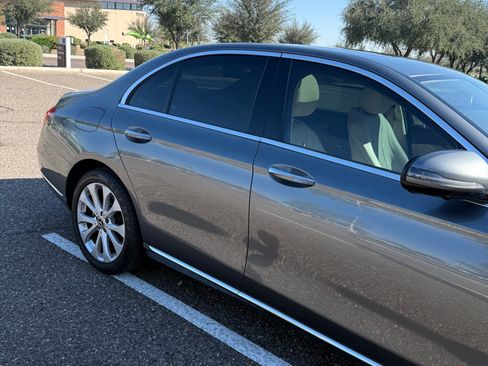 Used 2019 Mercedes-Benz E 300 image 19