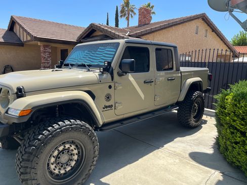 Used 2020 Jeep Gladiator Sport w/ Quick Order Package 24S AWD/4WD image 3