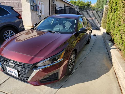 Used 2025 Nissan Altima 2.5 SV image 11