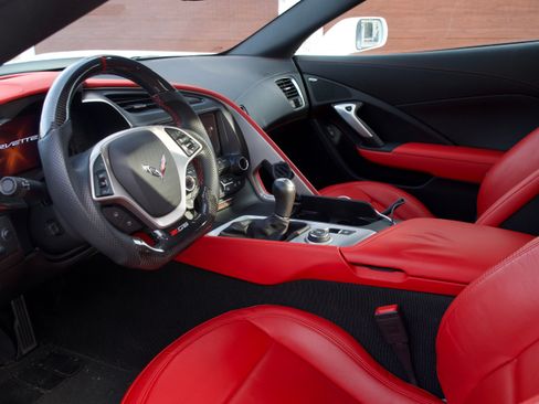 Used 2015 Chevrolet Corvette Z06 w/ Z07 Performance Package image 13