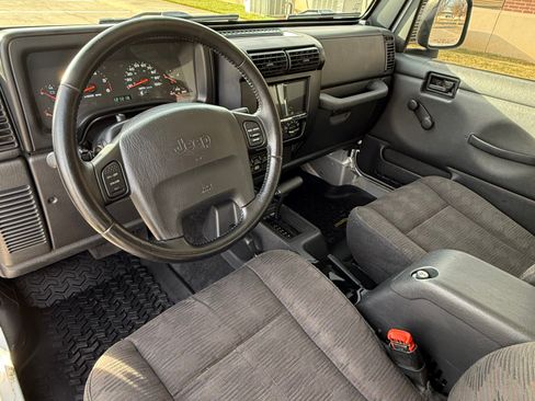 Used 2003 Jeep Wrangler X image 9