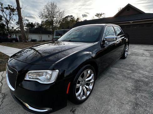 Used 2017 Chrysler 300 C w/ Safetytec Plus Group image 5