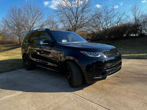 Used 2020 Land Rover Discovery Landmark image 2