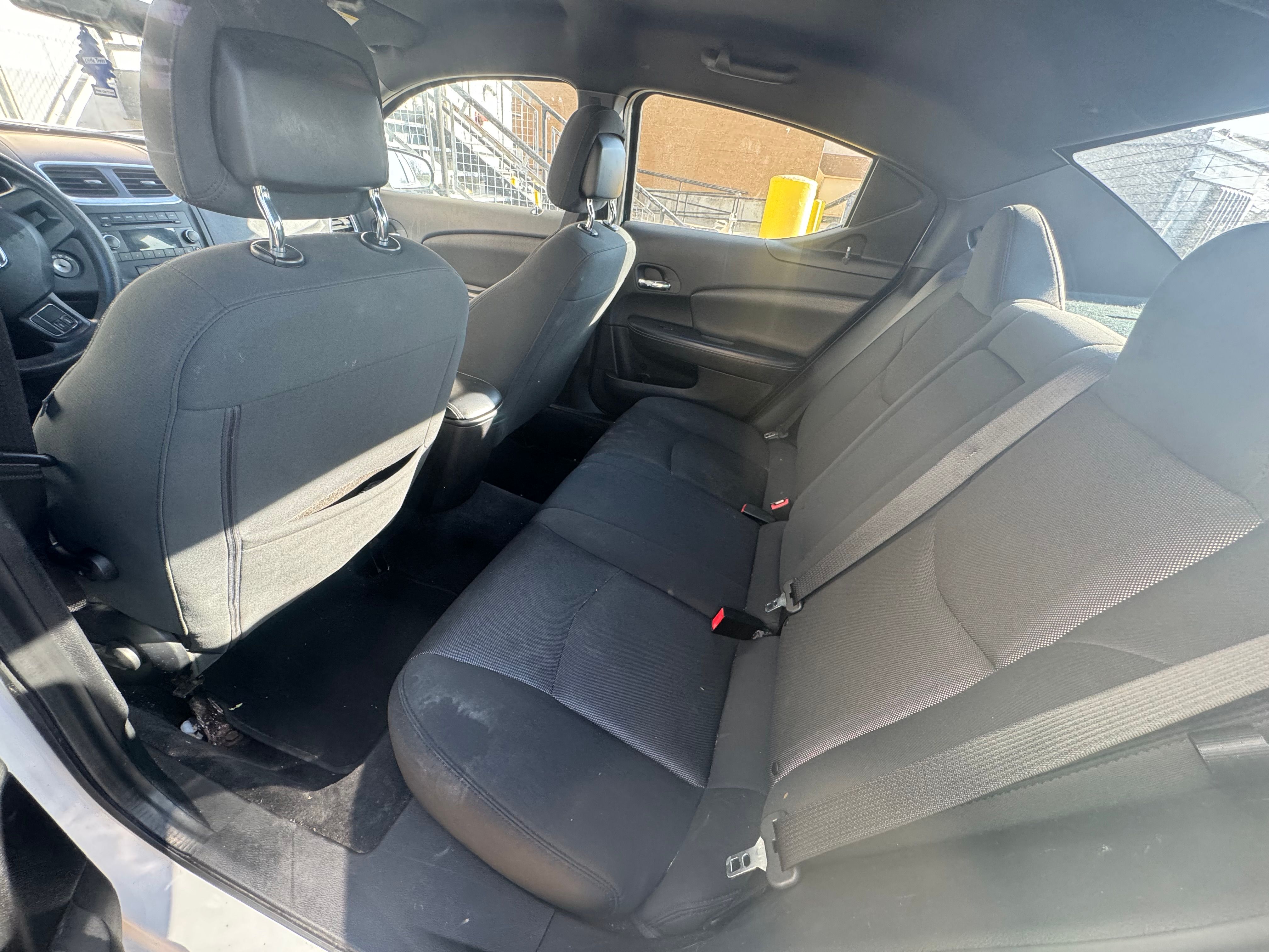 Used 2012 Dodge Avenger SE FWD image 2