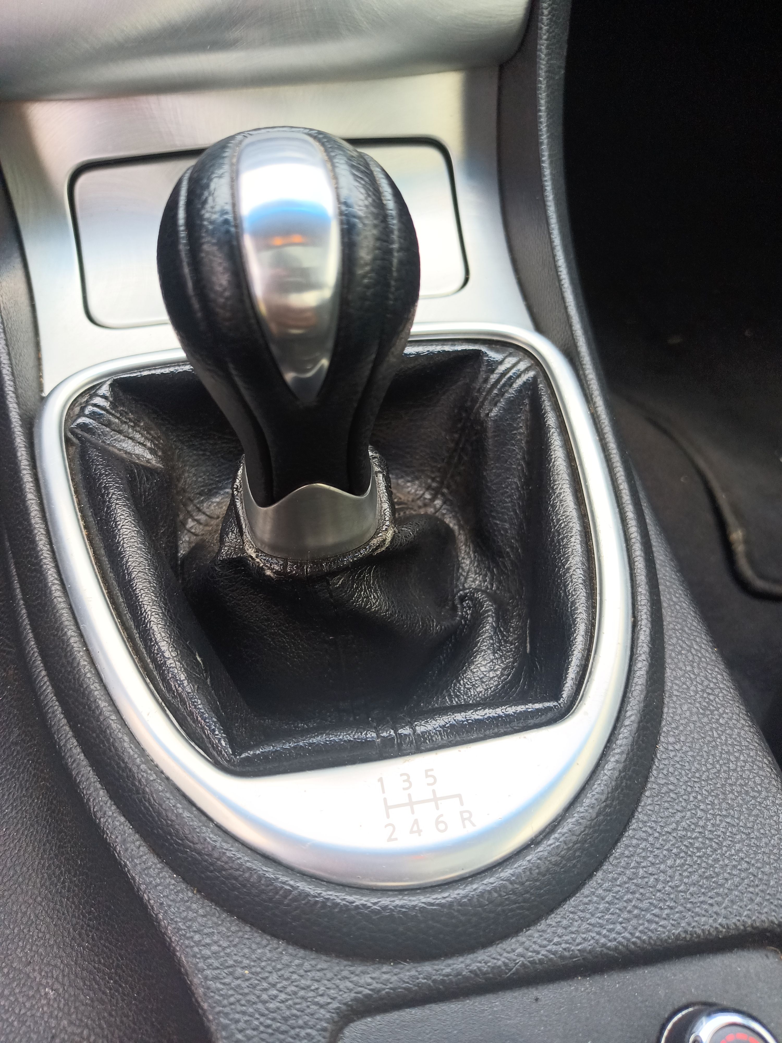 Used 2014 INFINITI Q60 Sport RWD image 1