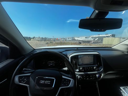 Used 2016 GMC Canyon SLE RWD image 2