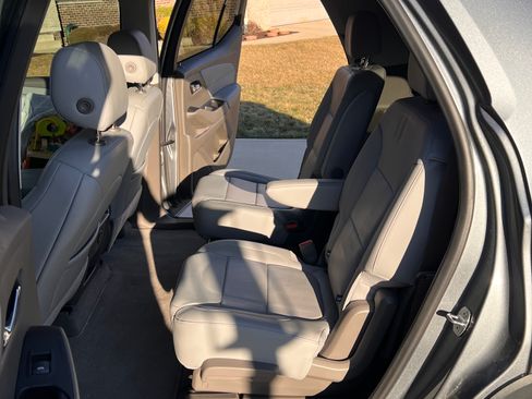 Used 2021 Chevrolet Traverse LT image 10