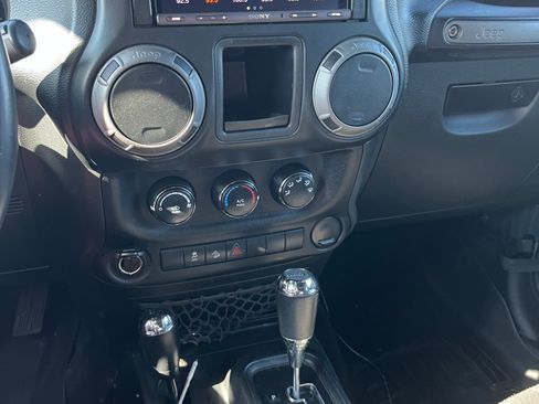 Used 2017 Jeep Wrangler Unlimited Sport w/ Connectivity Group AWD/4WD image 8