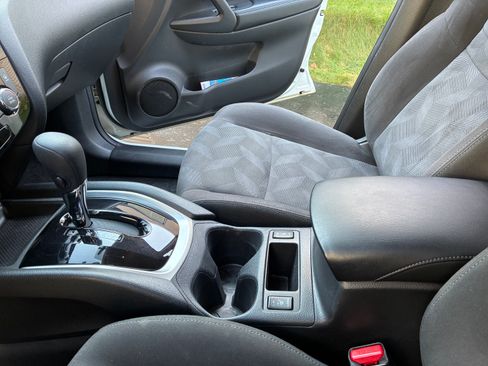 Used 2016 Nissan Rogue SV w/ SV Premium Package image 15