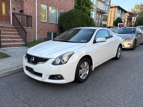 Used 2011 Nissan Altima 2.5 S w/ 2.5S Premium Pkg FWD image 1