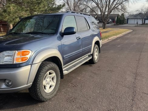 Used 2002 Toyota Sequoia SR5 image 4