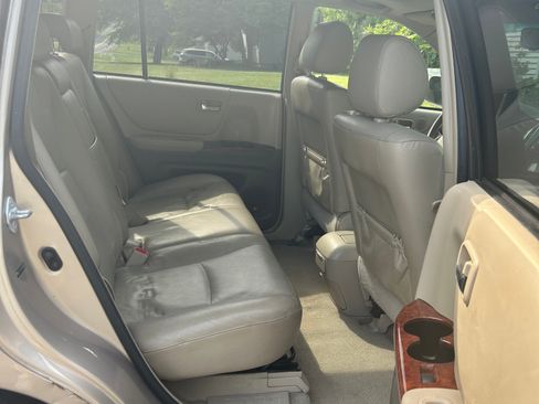Used 2007 Toyota Highlander 4WD V6 w/ 3rd Row image 6