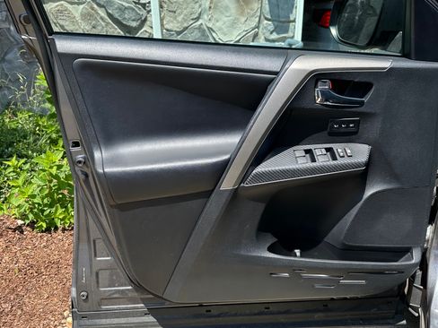 Used 2013 Toyota RAV4 Limited AWD/4WD image 8