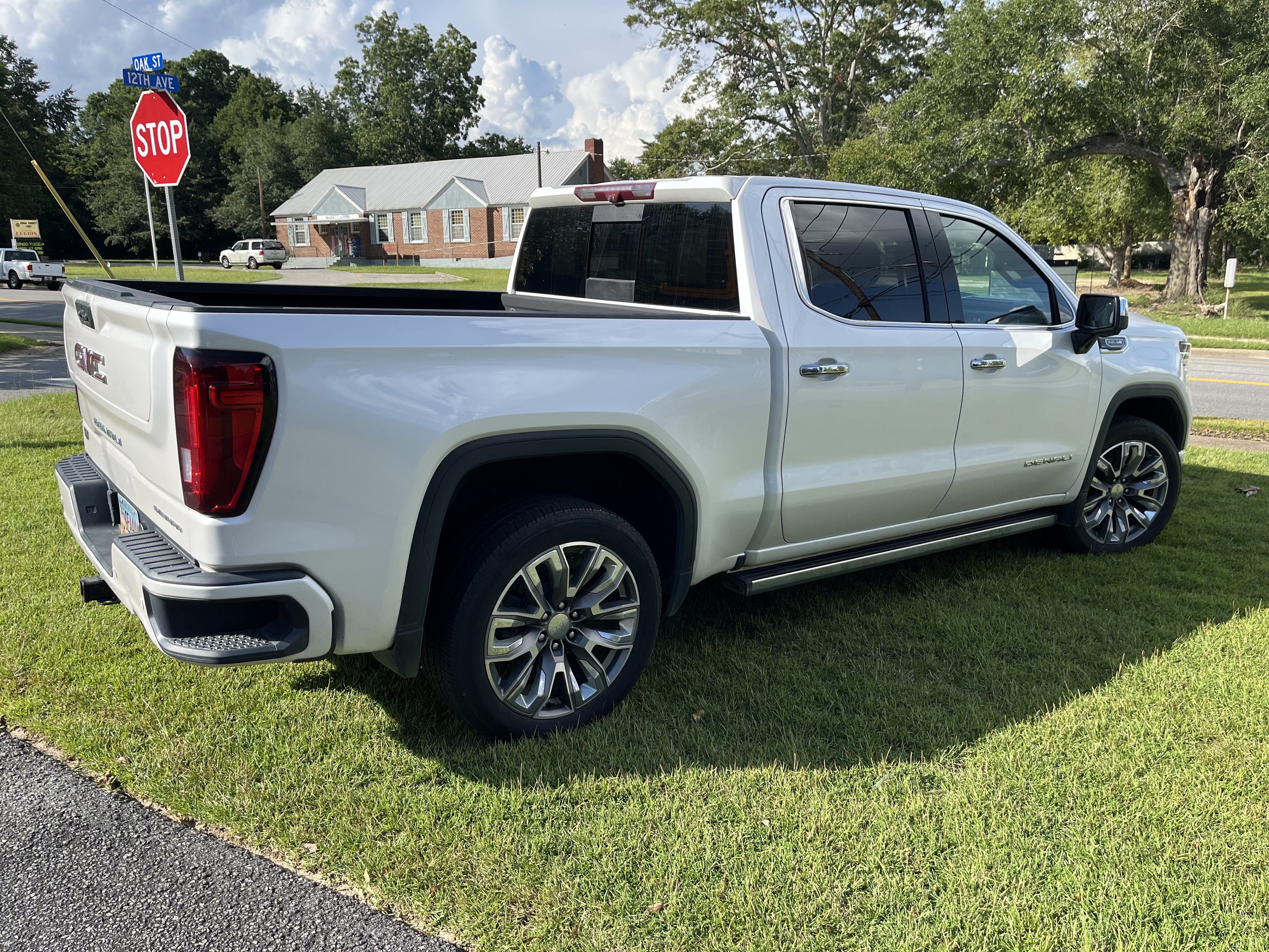 Used 2023 GMC Sierra 1500 Denali w/ Denali Reserve Package AWD/4WD image 2